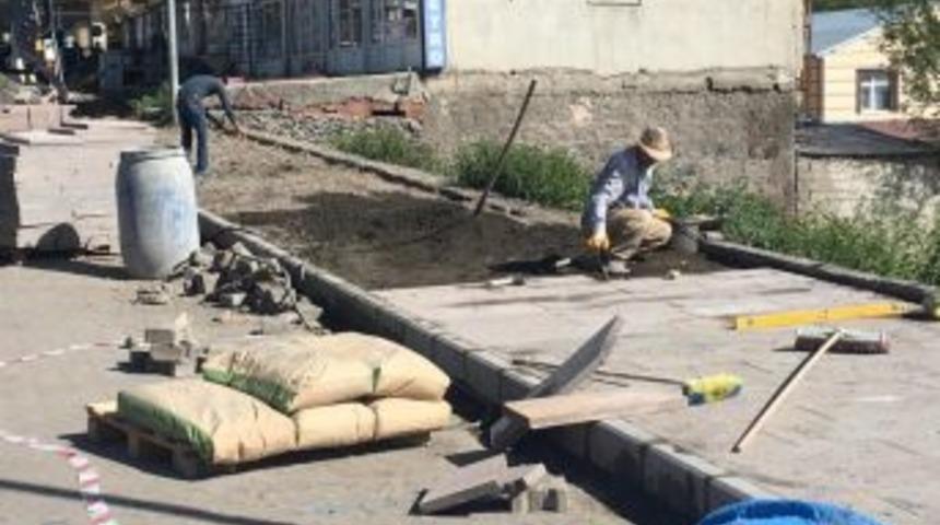 &Ccedil;ıldır&rsquo;da Kaldırımlar Yenileniyor