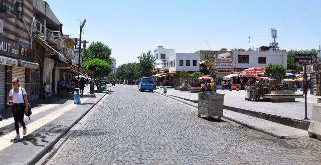 Diyarbakır&rsquo;da Cadde Ve Sokaklar Boşaldı 2