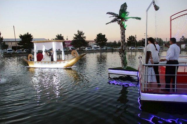 Nikah Masasına Sandalla Gidiyorlar 1