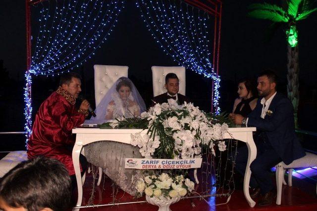 Nikah Masasına Sandalla Gidiyorlar 2