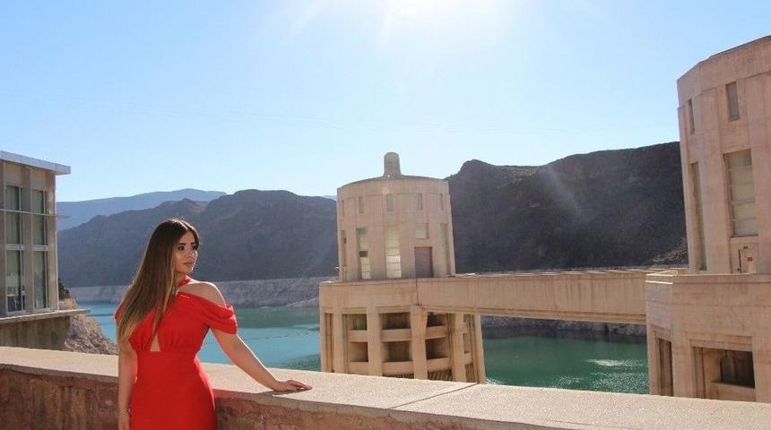 D&uuml;nya Moda Tarihine Adını Yazdıran T&uuml;rk Tasarımcı