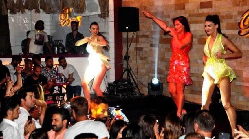 Demet Akalın Coşturdu