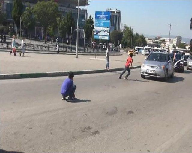 Bahşiş Almak Için Canlarını Hiçe Sayıyorlar