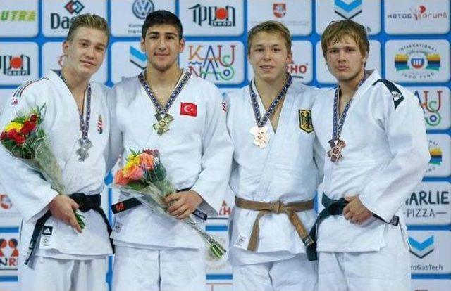 Manisalı Mert &Uuml;mitler Judoda Avrupa da Zirvede 1