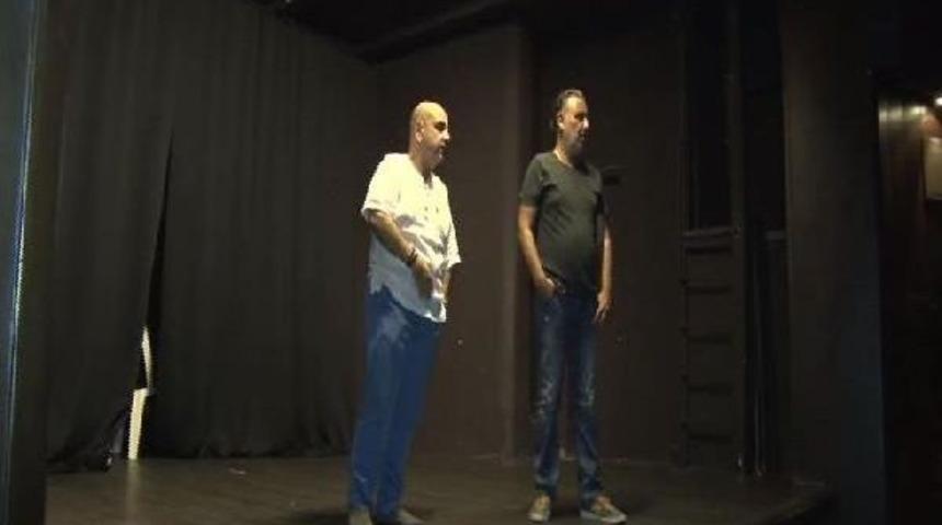 Usta Oyuncuları Ağırlayan 45 Yıllık Tiyatro Salonu Sahip &Ccedil;ıkılmayı Bekliyor