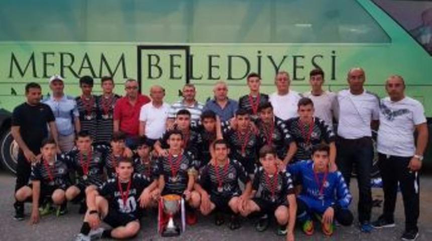 Meramlı Karakartallar Şampiyonadan Kupayla D&ouml;nd&uuml;
