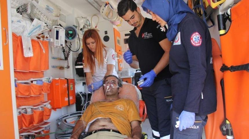 İzmir&rsquo;deki Yangında Orman İş&ccedil;isi Dumandan Etkilendi