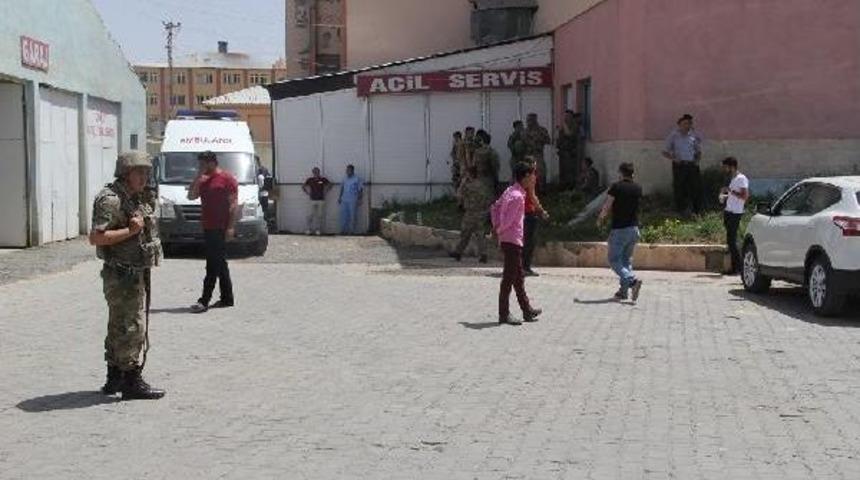 Başkale'de Pkk'dan Askeri Araca Saldırı; 1 Asker Yaralı (2)