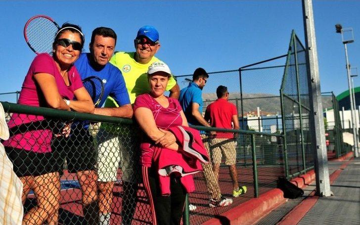 “senior Hafta Sonu Tenis Turnuvası Tamamlandı G4