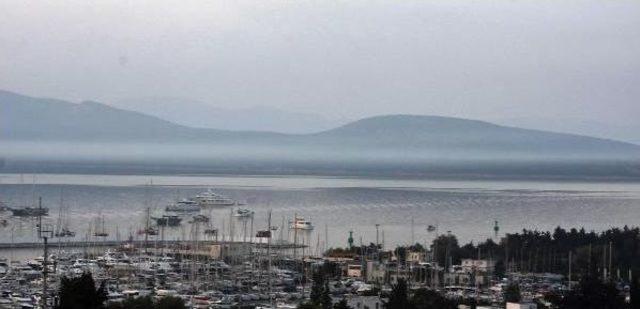 Bodrum'da Çöplük Yangını Gökyüzünü Siyaha Bürüdü