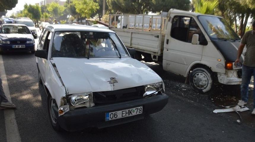 Nazilli&rsquo;de Zincirleme Trafik Kazası: 1 Yaralı