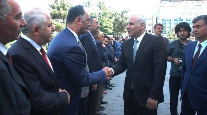 Vali Zorluoğlu G&ouml;reve Başladı