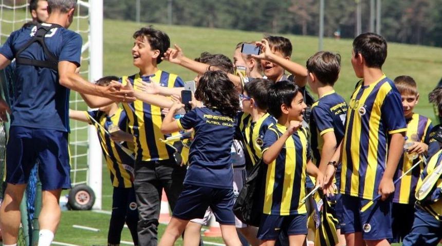 Fenerbah&ccedil;e&rsquo;ye S&uuml;rpriz Ziyaret