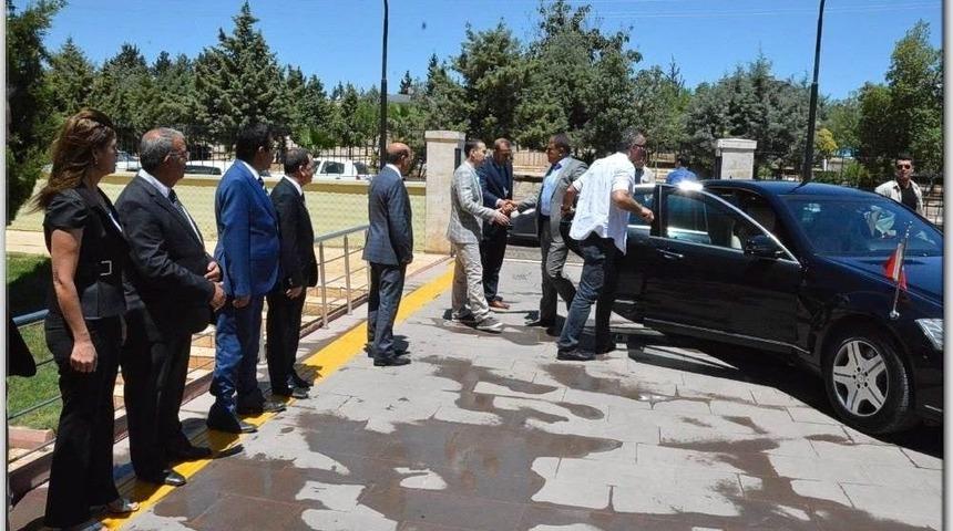 Vali Tekinarslan &Ouml;zel İdareyi Ziyaret Etti