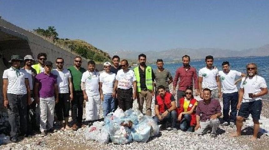 Van G&ouml;l&uuml; Kirlenmesin Diye 150 Kilometre Pedal &Ccedil;evirdiler