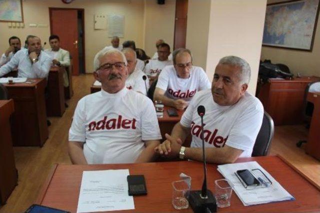 Chp'liler, İl Genel Meclisi'ne 'adalet' Tişörtleriyle Katıldı