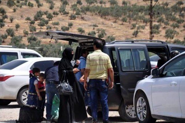 Bayramlaşmaya Giden Suriyeliler D&ouml;n&uuml;yor 2