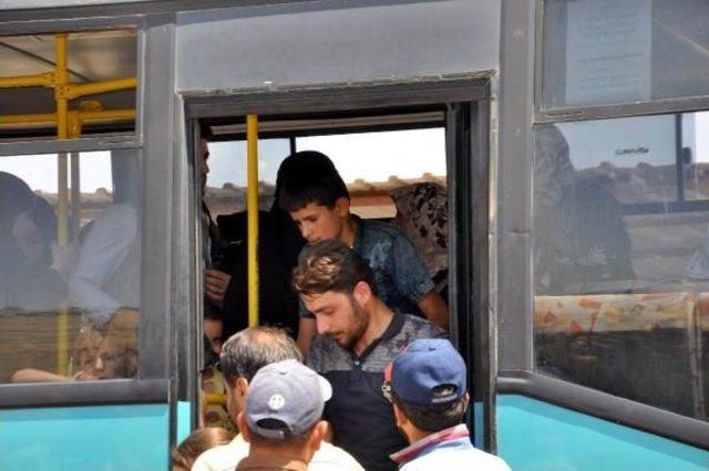 Bayramlaşmaya Giden Suriyeliler D&ouml;n&uuml;yor 3