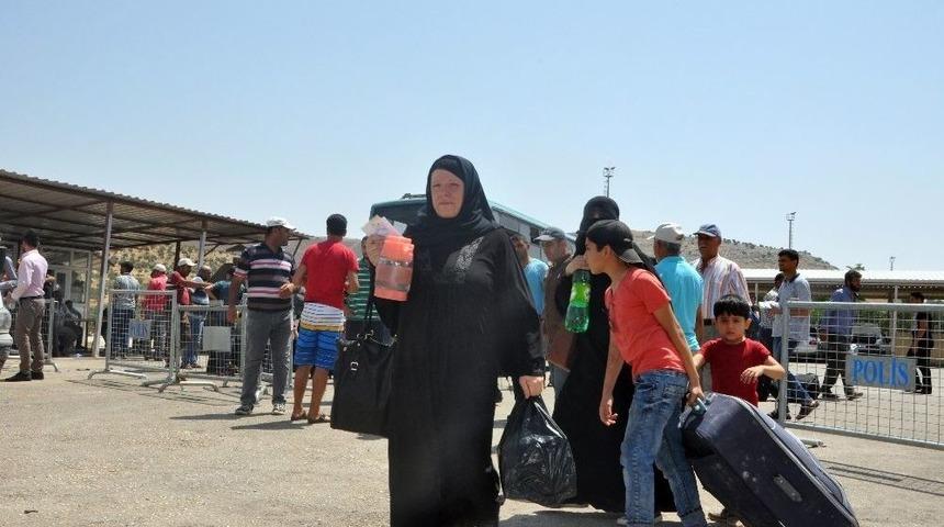 Bayramlaşmaya Giden Suriyeliler D&ouml;n&uuml;yor