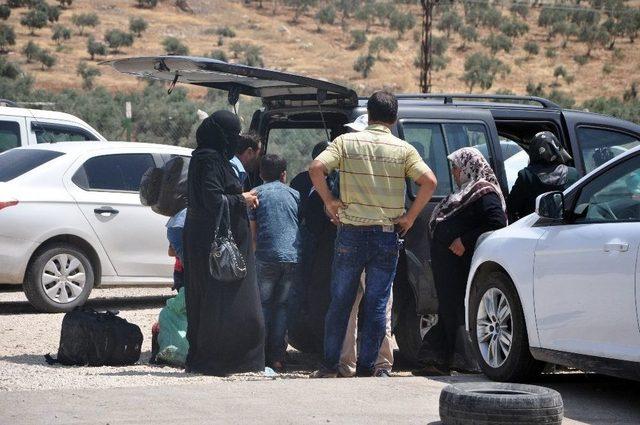 Bayramlaşmaya Giden Suriyeliler D&ouml;n&uuml;yor 2