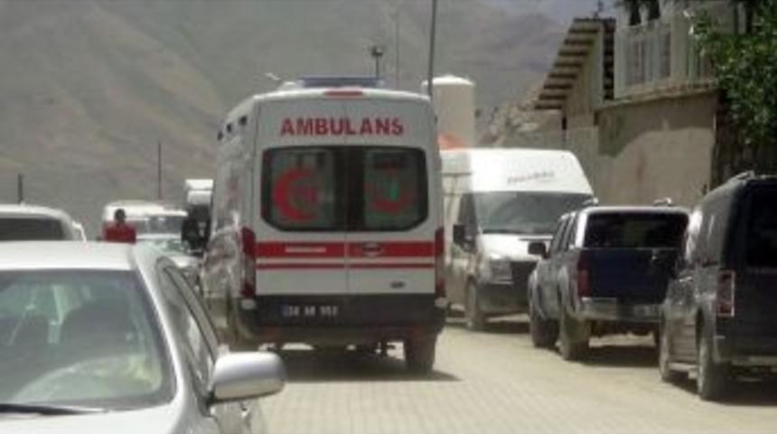 İş&ccedil;ilere Roketle Saldırı: 2 Yaralı