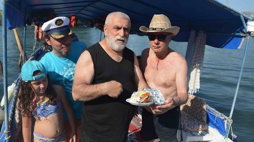 Mavi Yenge&ccedil; Yerli Ve Yabancı Turistlerden İlgi G&ouml;r&uuml;yor