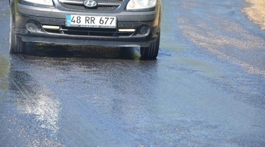 K&ouml;yceğiz Ve Ortaca&rsquo;da Aşırı Sıcak Asfalt Eritti