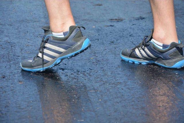 K&ouml;yceğiz Ve Ortaca&rsquo;da Aşırı Sıcak Asfalt Eritti 1