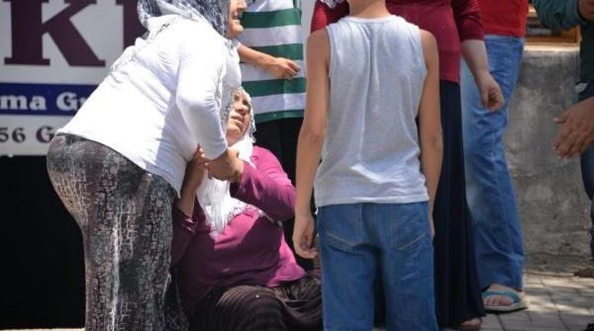 &Ccedil;ocuğunu Almaya Gelen Eşinin Yakınlarına, Ardından Polise Ateş A&ccedil;tı