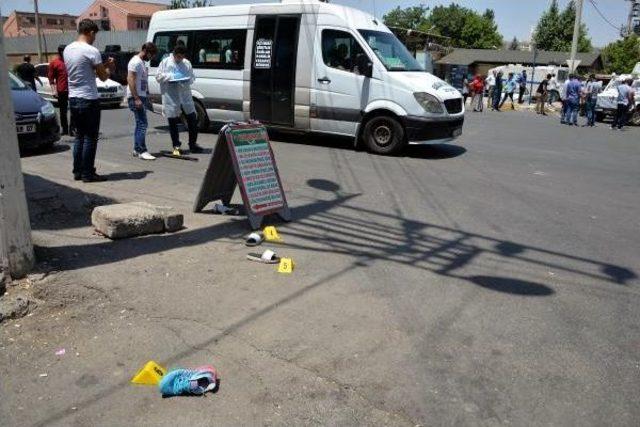 Çocuğunu Almaya Gelen Eşinin Yakınlarına, Ardından Polise Ateş Açtı