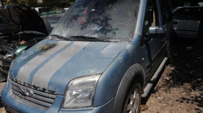 M&uuml;d&uuml;r&uuml;n Aracında Intikam Bombası