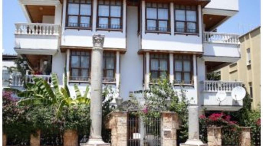 Antalya&rsquo;da Roma D&ouml;nemine Ait Tartışılan S&uuml;tunlar Taşındı