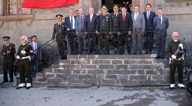 Atatürk’ün Erzurum’a Gelişinin 98. Yıldönümü Törenlerle Kutlandı