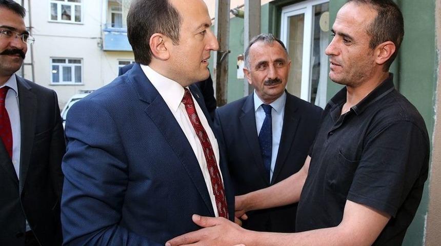 Bayburt Valisi Pehlivan Şehit Ailesini Ziyaret Etti
