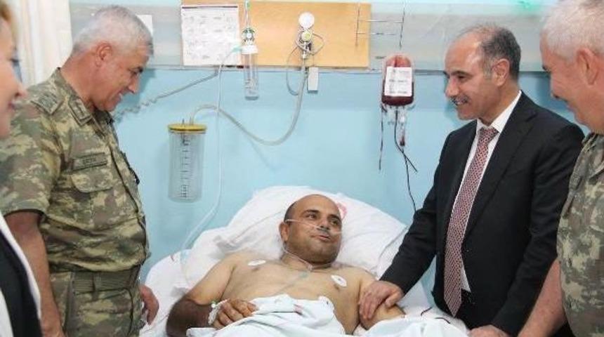 Korgeneral &Ccedil;etin, Saldırıya Uğrayan G&uuml;venlik Korucularını Ziyaret Etti