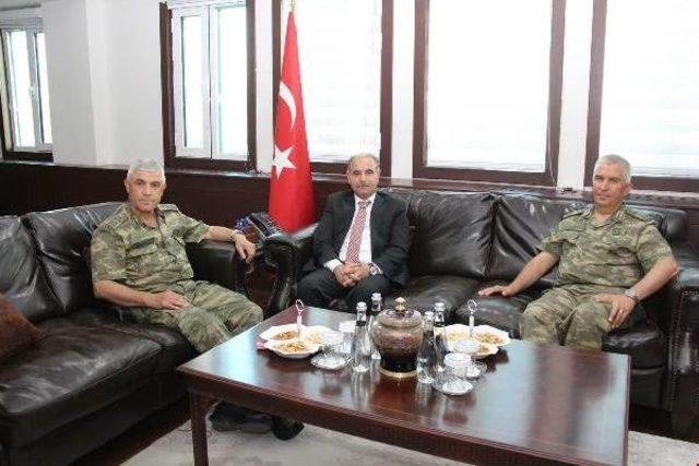 Korgeneral &Ccedil;etin, Saldırıya Uğrayan G&uuml;venlik Korucularını Ziyaret Etti 2