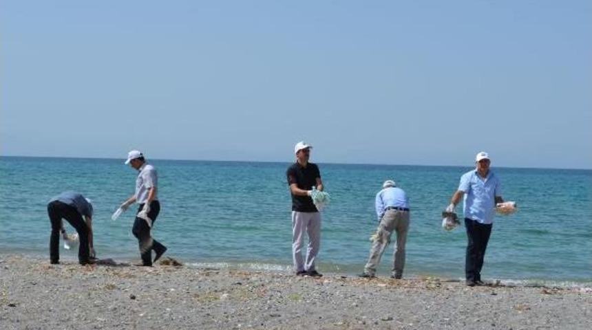 Adilcevaz&rsquo;Da Van G&ouml;l&uuml; Sahili Temizlendi