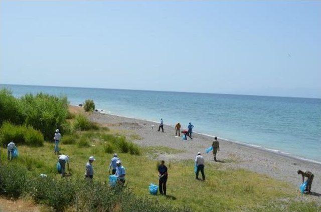 Adilcevaz&rsquo;Da Van G&ouml;l&uuml; Sahili Temizlendi 3
