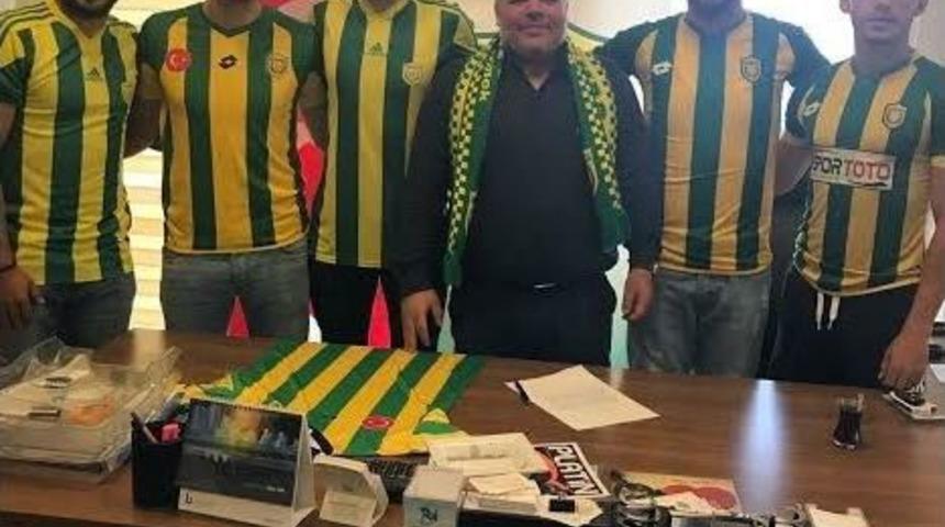 Osmaniyespor, 8 Futbolcuyla S&ouml;zleşme İmzaladı