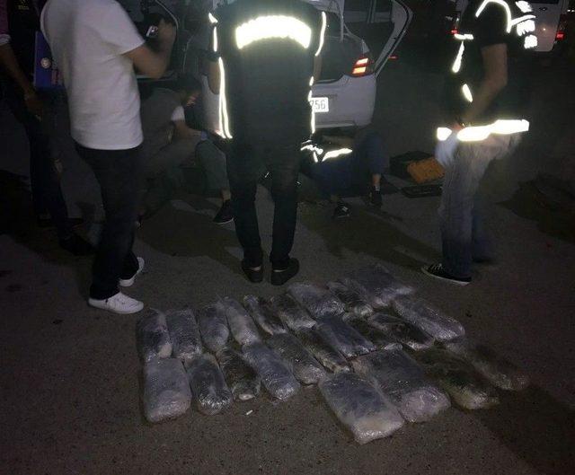 Mersin’de Bir Aracın Kaportasında 40 Kilo Esrar Ele Geçirildi