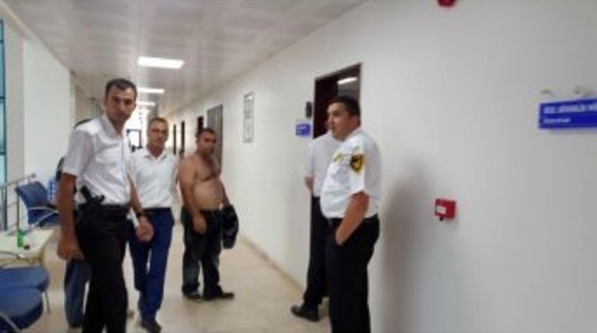 Kendini Belediye &Ouml;n&uuml;nde Yakmaya &Ccedil;alıştı