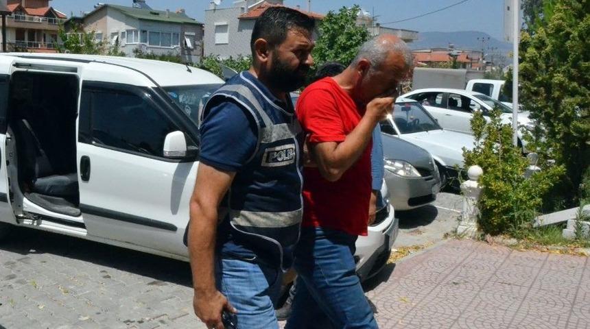 Belediye Binasına Giren Hırsızlar, Kullandıkları Aracın Bozuk Park Lambasından Yakalandı