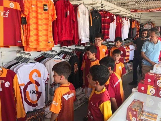 Ultraslan Tır’ı Ağrı’da Galatasaray Taraftarlarını Bekliyor