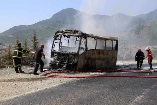 Lastiği Alev Alan Yolcu Otobüsü Yandı