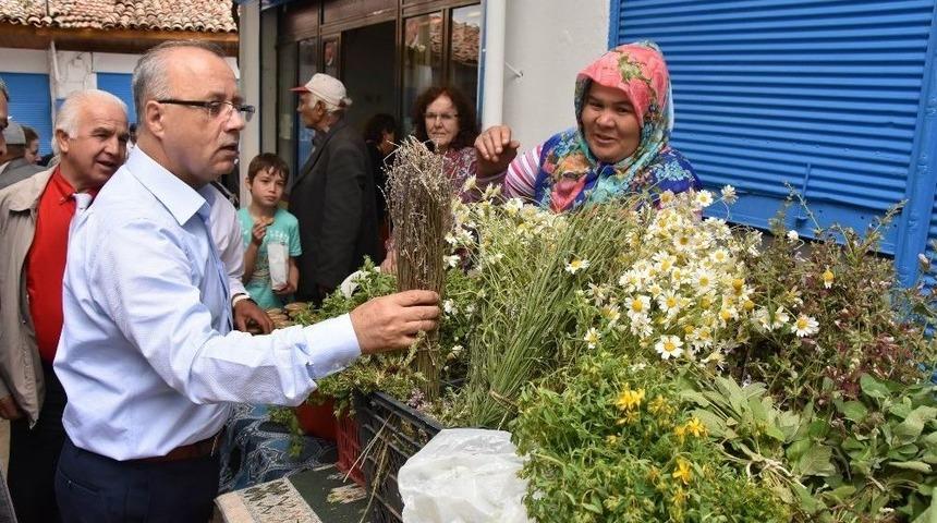 Kemer K&ouml;y Pazarı Ziyaret&ccedil;ilerini Bekliyor