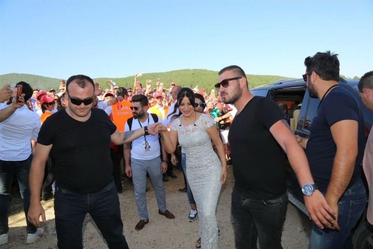 Uşak&rsquo;ta Y&ouml;r&uuml;kler 40 Derece Sıcakta Zara İle Coştu