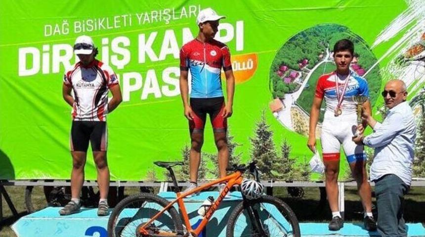 B&uuml;y&uuml;kşehirli Bisiklet&ccedil;i Milli Takımda