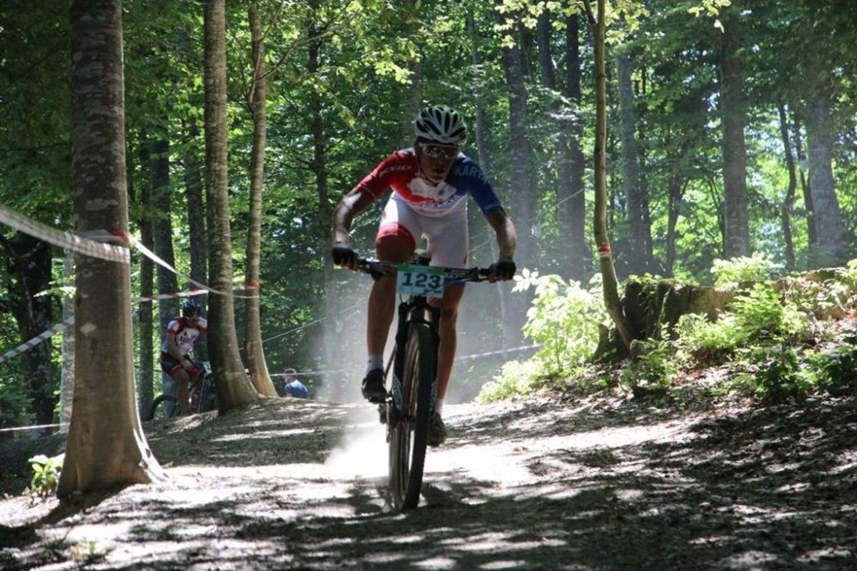 Kocaeli&rsquo;nde Yapılan Dağ Bisikleti Yarışları Nefes Kesti