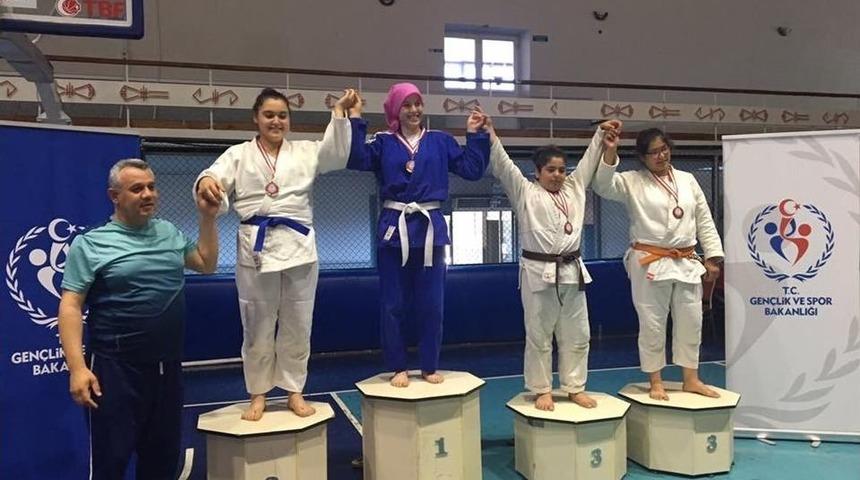 Salihlili Judocular Manisa&rsquo;da Parladı