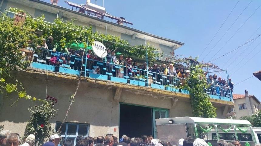 Kazada Hayatını Kaybeden Yrd. Do&ccedil;. &Ccedil;akmak, Uşak&rsquo;ta Toprağa Verildi